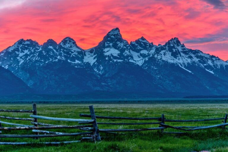 Yellowstone and Grand Teton itinerary: The sunsetting over the Teton Range.